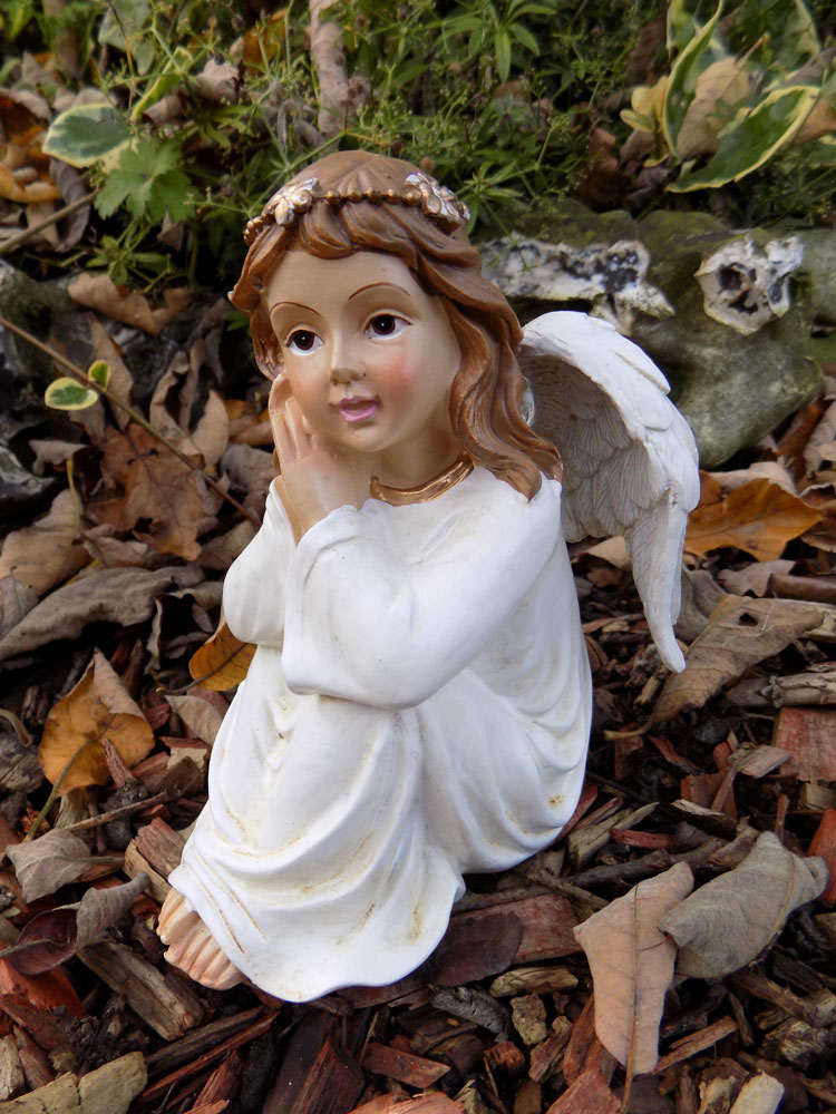 Angel Statue - Christmas - Ornament