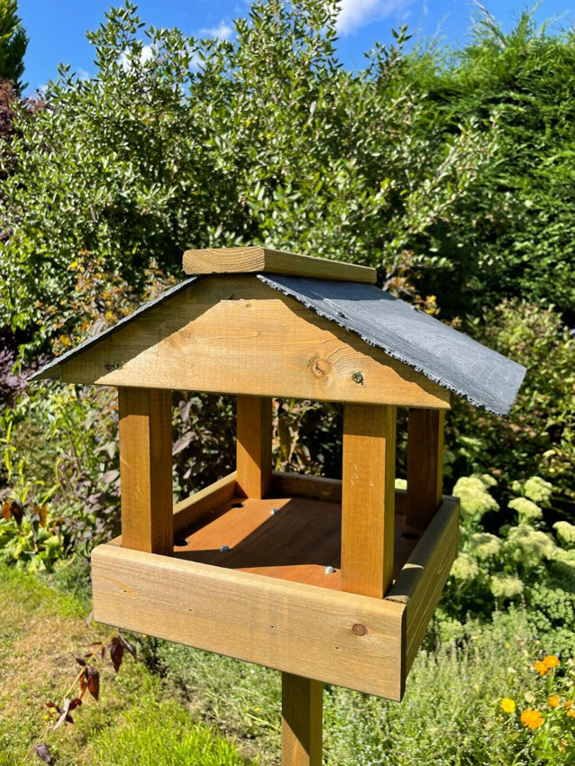 PawHut Wooden Bird Feeder Table With Roof For Garden Outdoor Use Brown 130cm