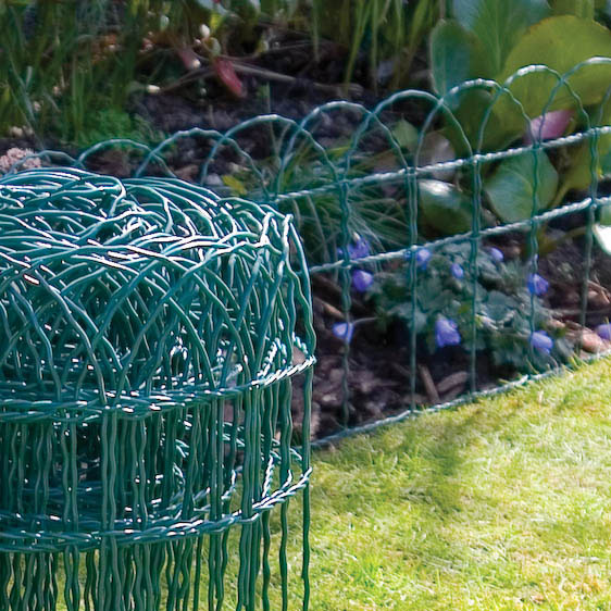 Old Fashioned Yard Ornamental Wire Fencing