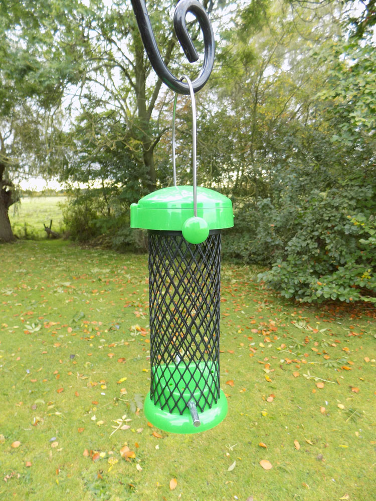 Flick n Click Suet Pellet  Bird Feeder