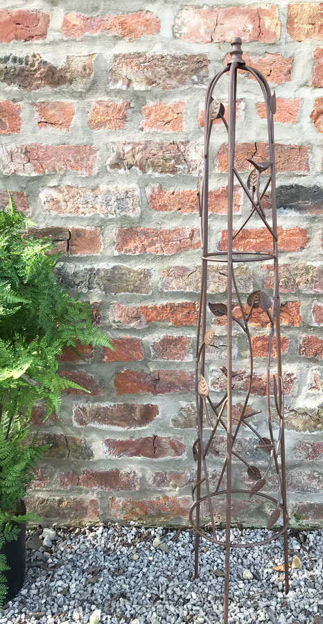 Woodlands Garden Obelisk Round Frame